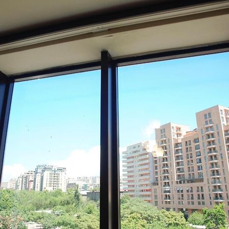 City Center Appartment At Buzand St. 耶烈万 外观 照片