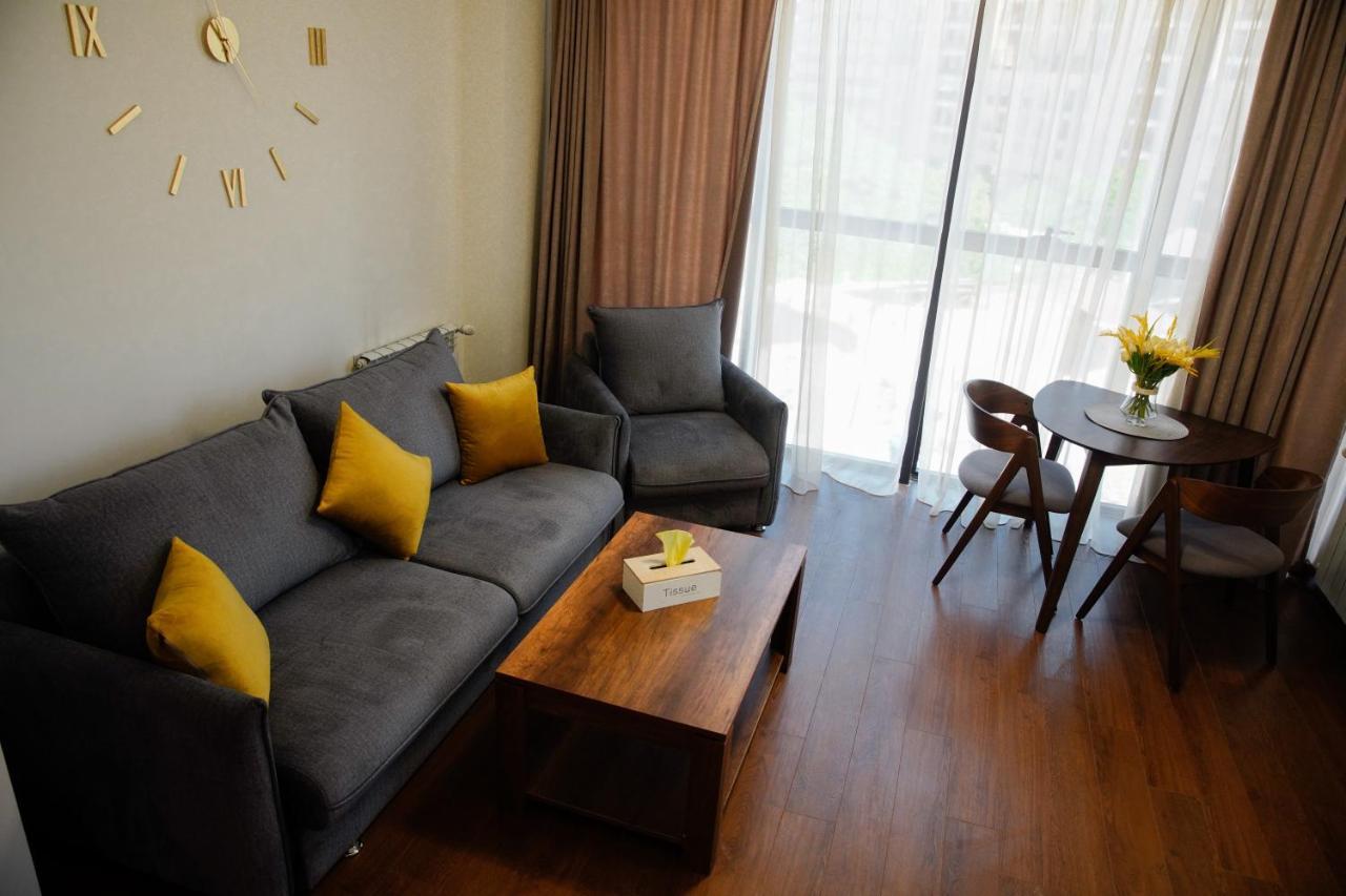 City Center Appartment At Buzand St. 耶烈万 外观 照片