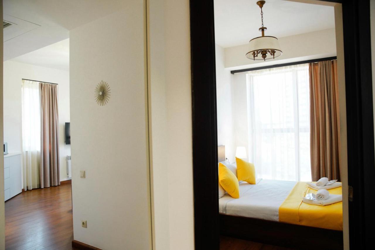 City Center Appartment At Buzand St. 耶烈万 外观 照片