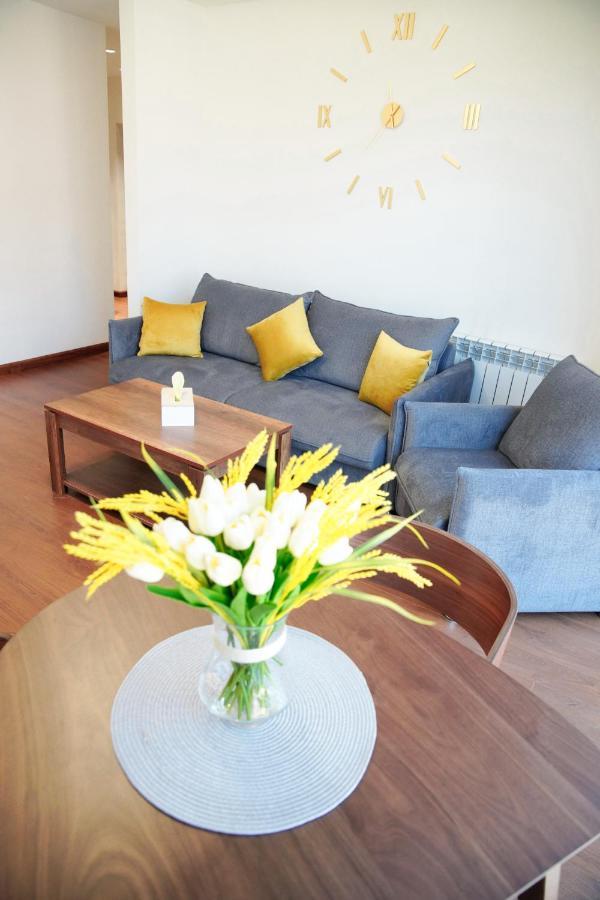 City Center Appartment At Buzand St. 耶烈万 外观 照片