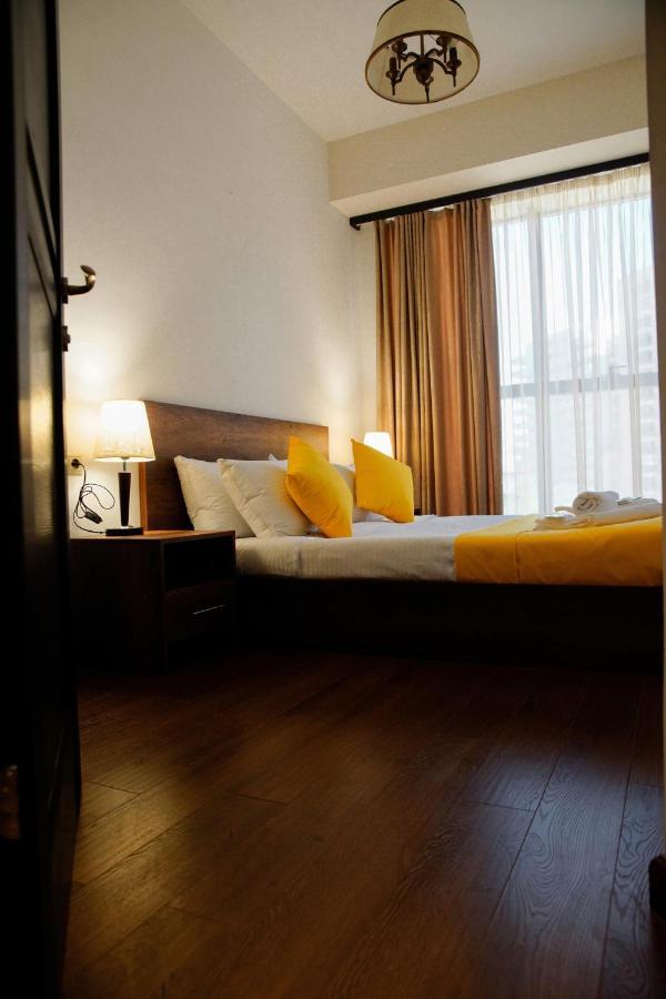 City Center Appartment At Buzand St. 耶烈万 外观 照片